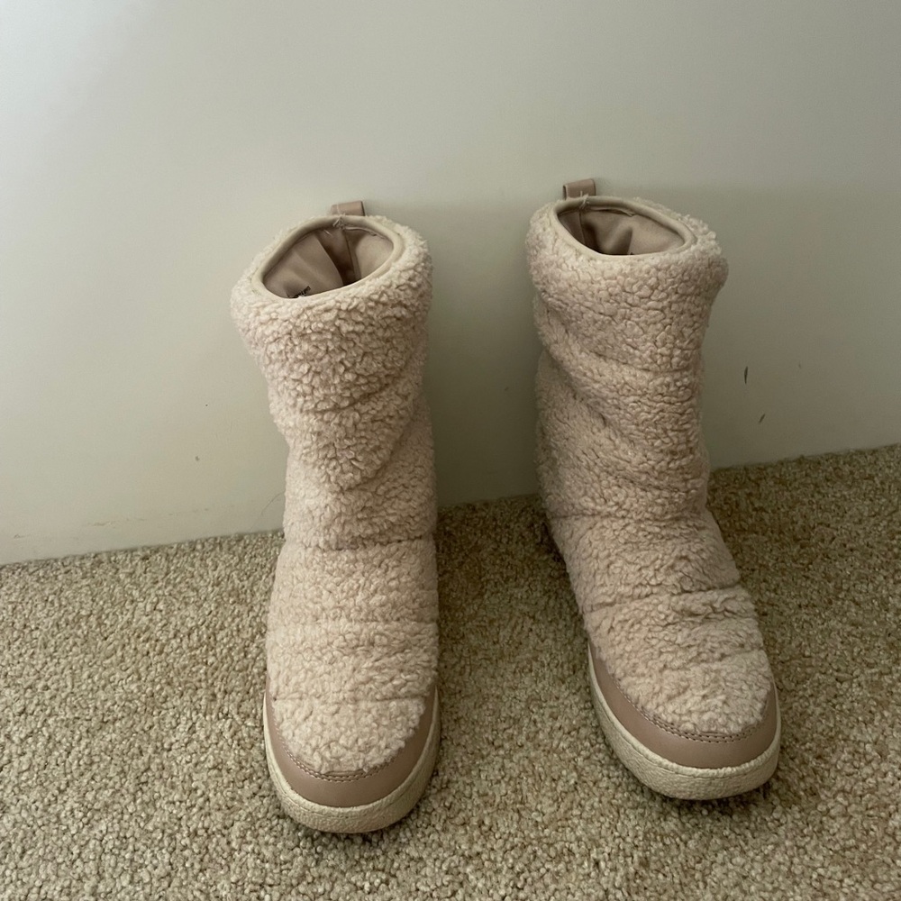 Target Sherpa Shearling Puffer Winter Boots Cream Tan Cozy Sz 6.5